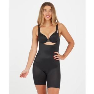 Spanx Thinstincts Open Bust Mid Thigh Bodysuit 1X